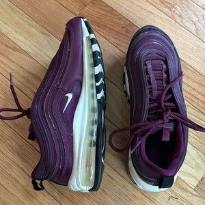 Women’s nike sneakers size 7.5